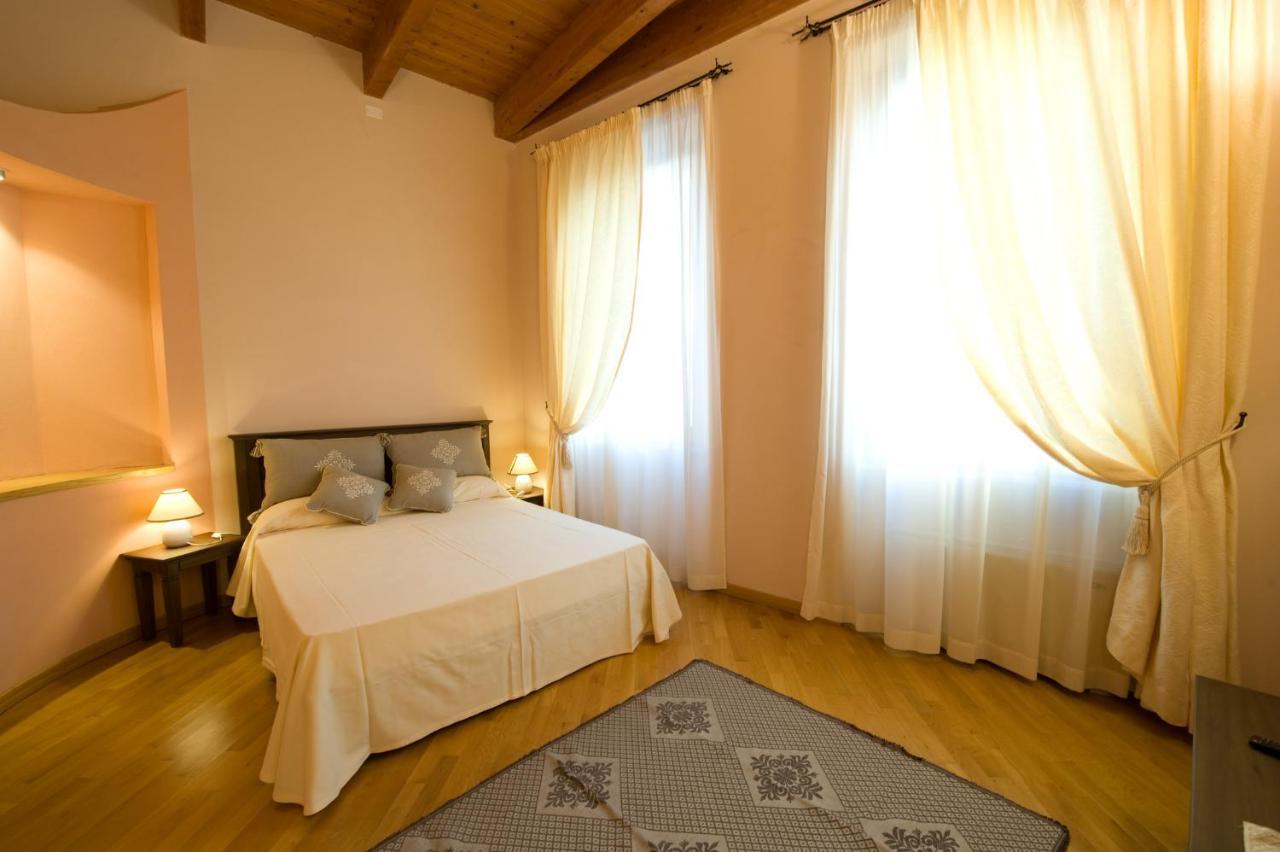 Piazza Azuni 18 Guest House Сассари Экстерьер фото