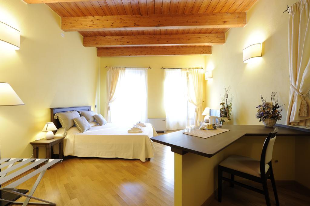 Piazza Azuni 18 Guest House Сассари Экстерьер фото