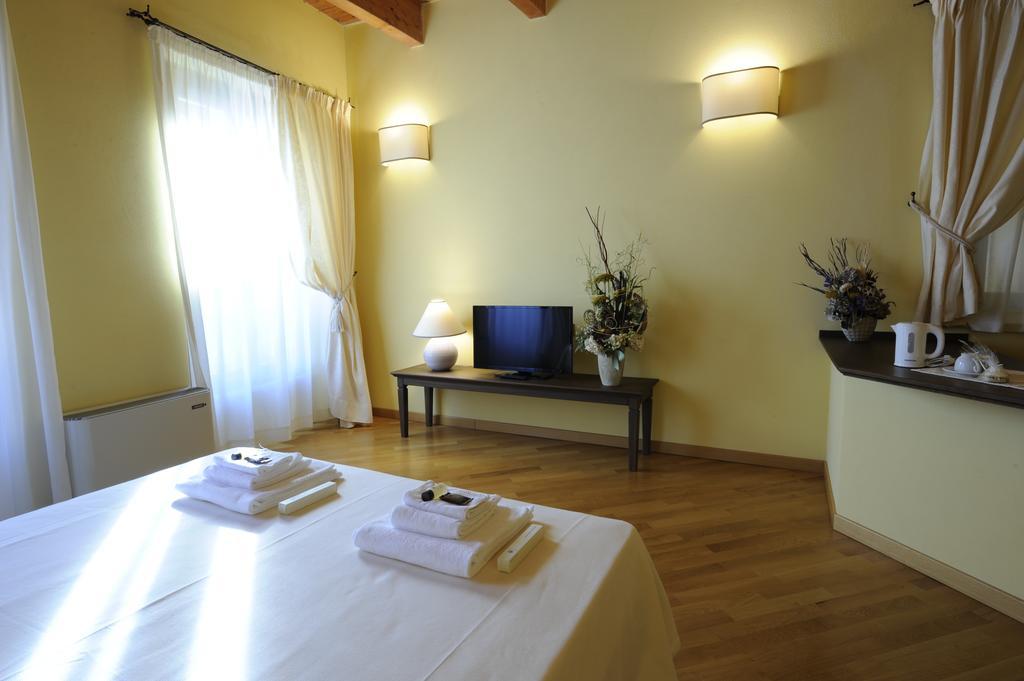 Piazza Azuni 18 Guest House Сассари Экстерьер фото