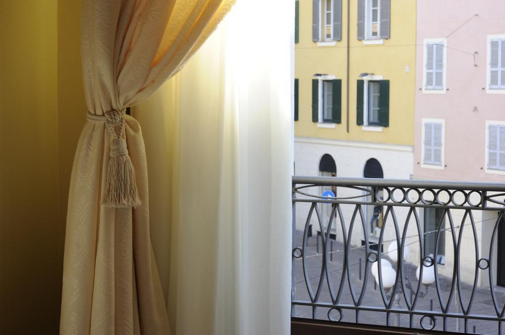 Piazza Azuni 18 Guest House Сассари Экстерьер фото