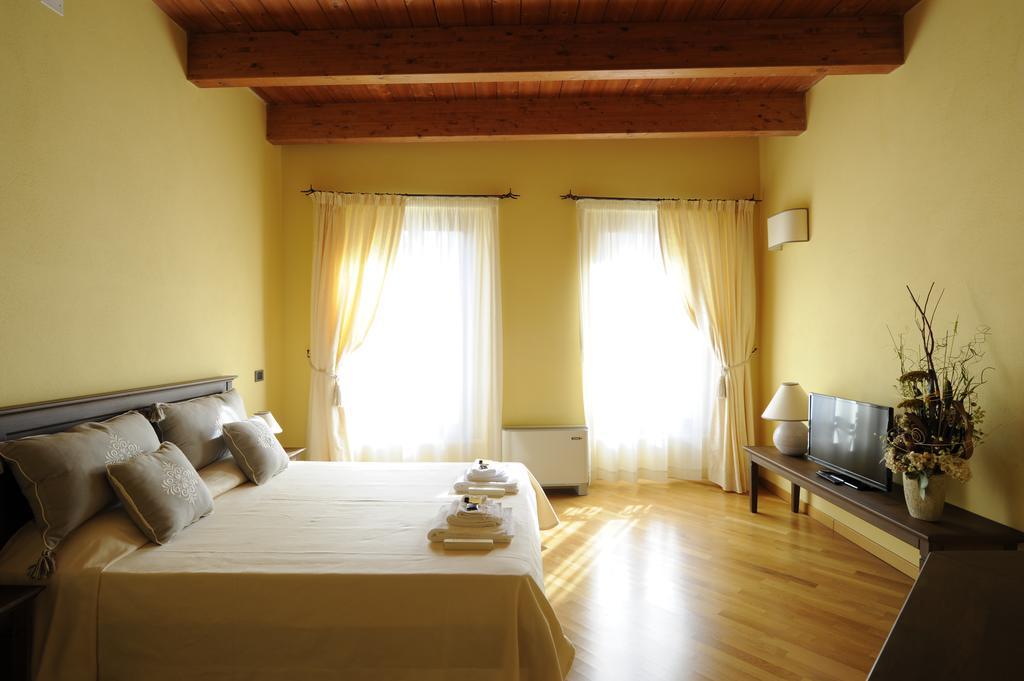 Piazza Azuni 18 Guest House Сассари Экстерьер фото
