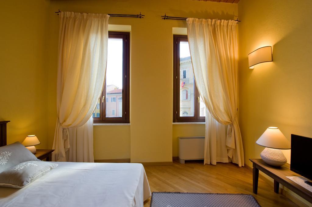 Piazza Azuni 18 Guest House Сассари Номер фото